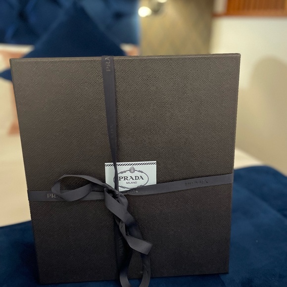 💯 Authentic PRADA Triangle Logo Embossed Leather Convertible Shoulder Bag (NWT) - Picture 15 of 16